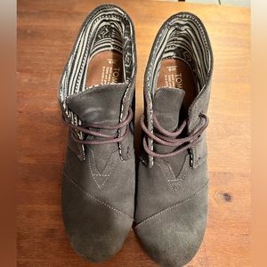 Toms GREY suede wedges size 8
